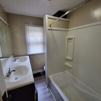 Building Photo - Near East 3BR/1BA House ready to LEASE!