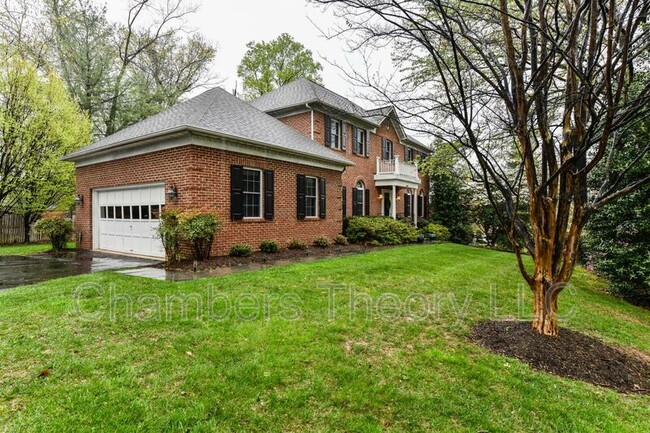 Building Photo - 6866 Melrose Dr