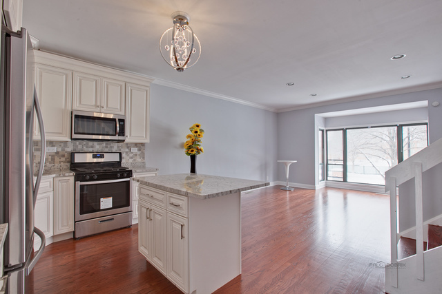 Kitchen / Living Room - 1411 W Harrison St