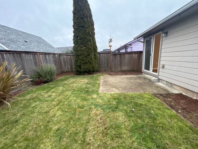 Building Photo - 3 Bedroom 2 Bathroom Knox Butte Home