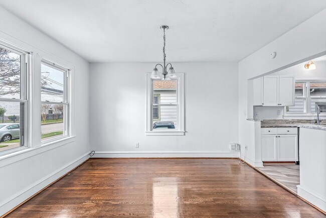 Building Photo - 629 31st St