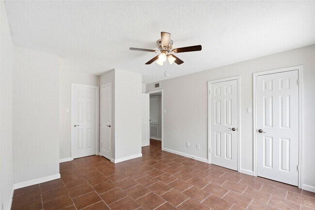 Building Photo - 12500 Sandpiper Dr