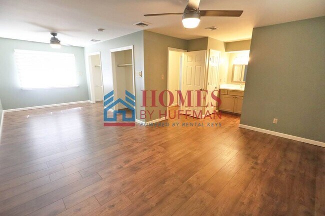 Building Photo - 4 Bedroom | 3 Bath | Newburgh by Gateway