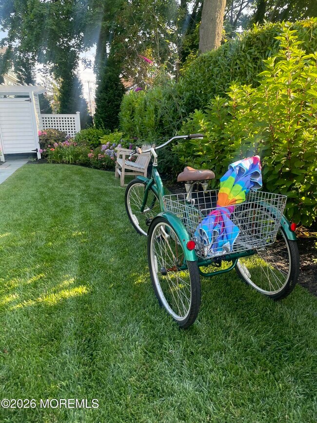 Building Photo - 513 Morris Ave