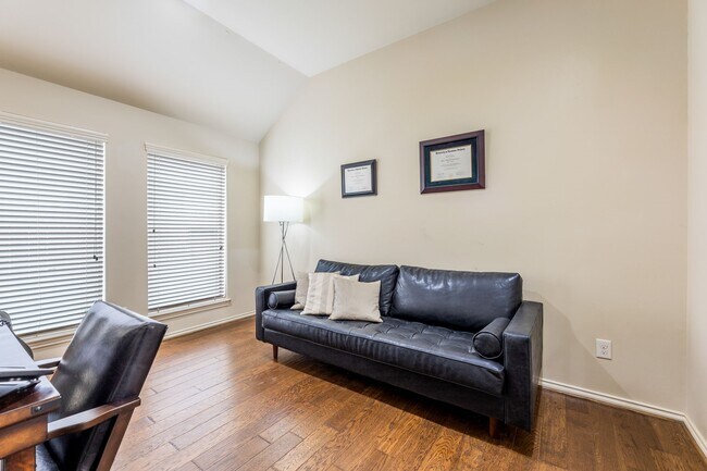 Building Photo - 10923 Starling Creek Dr