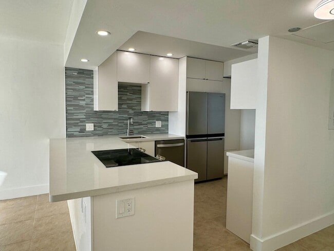 Building Photo - 3095 N Course Dr