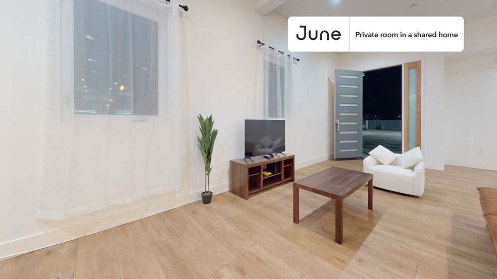 Building Photo - Private bedroom in 4 bed/4 bath Home