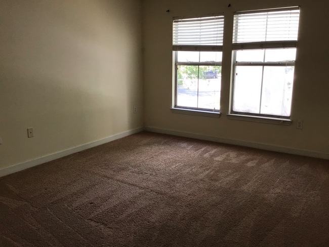Building Photo - Equestrain Park 2 bedroom + 2 bathroom condo