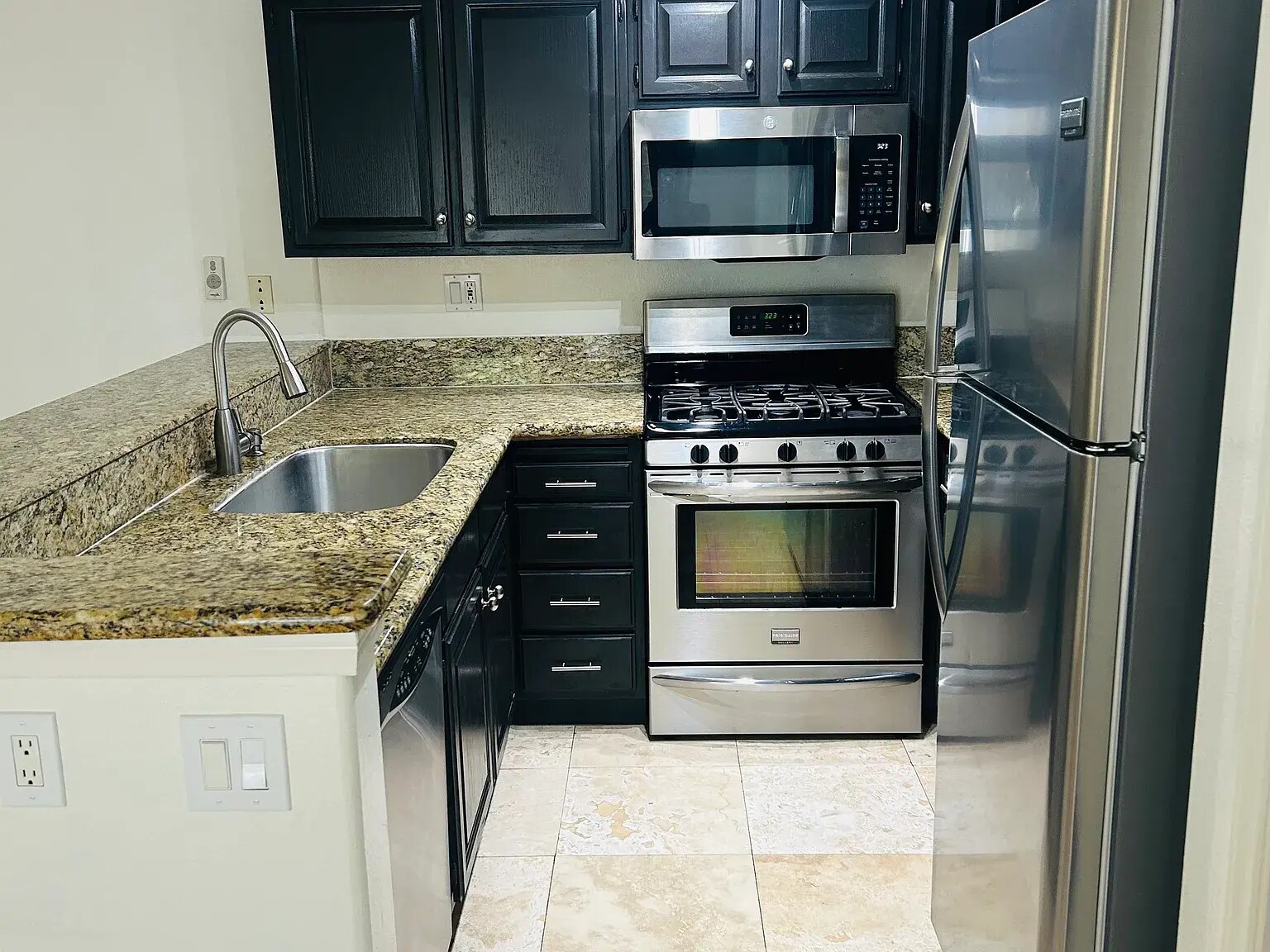 Kitchen - 3215 Costa Alta Dr
