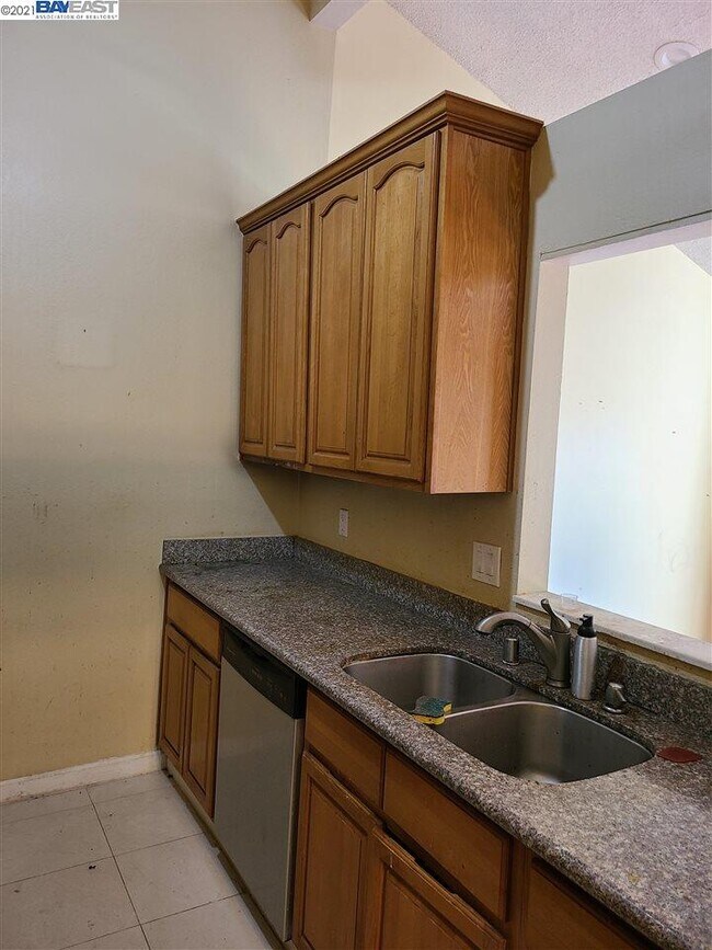 Building Photo - 41065 Cornac Terrace