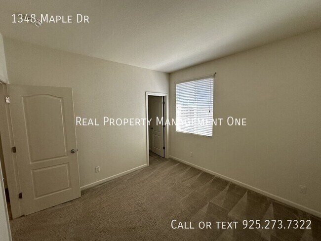 Building Photo - 1348 Maple Dr