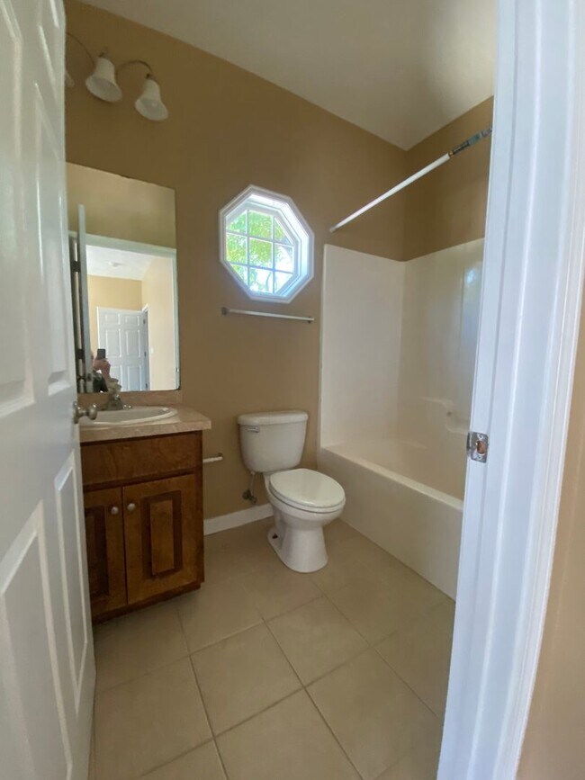 Building Photo - 812 20th St