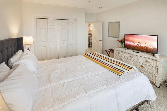 Building Photo - 43 Lafayette Rd