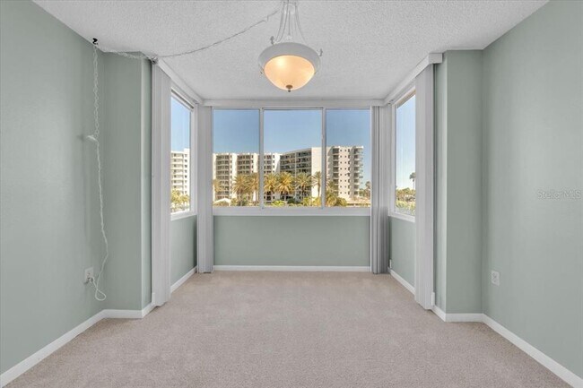 Building Photo - 660 Island Way