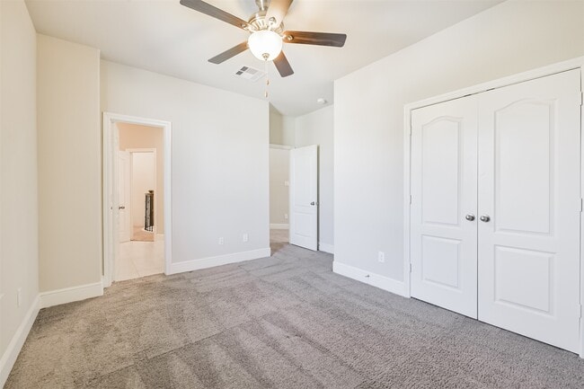 Building Photo - 210 Liatris Ct