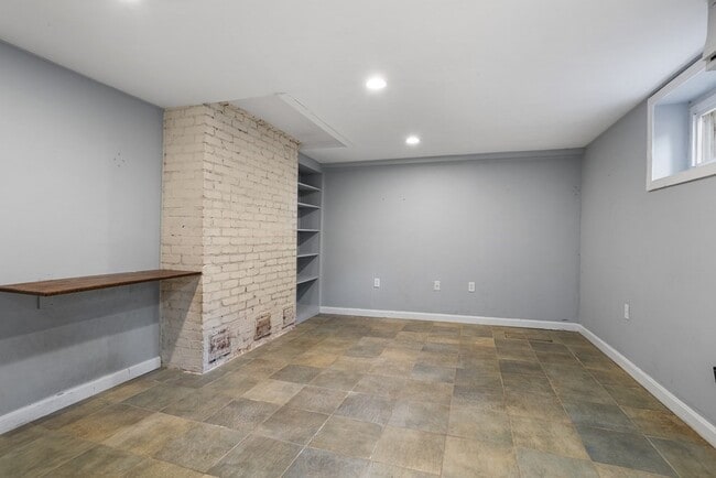 Building Photo - 140 Lowell St