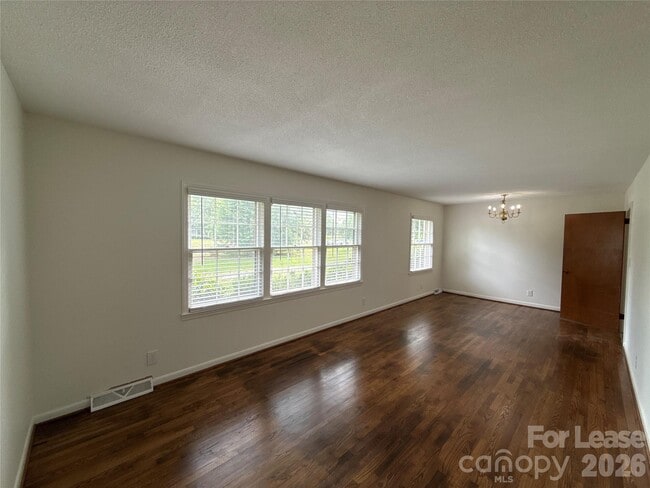Building Photo - 112 NC-218