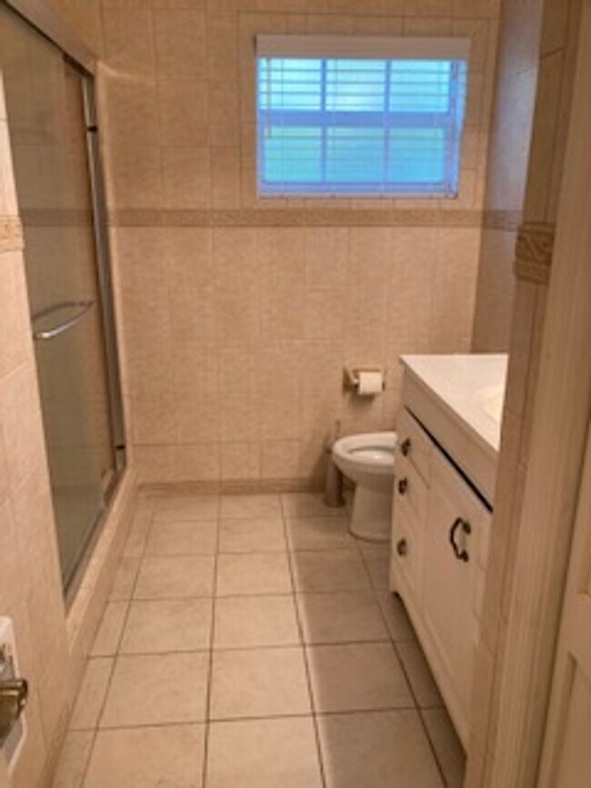 Building Photo - Ready move in - Price reduction!