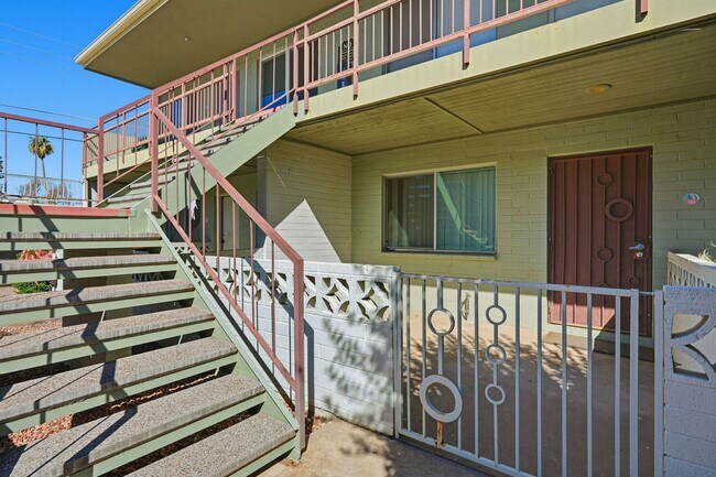 Building Photo - **Charming Condo Located in Central Phoenix**
