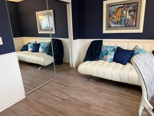 Building Photo - 5725 Holmes Ave