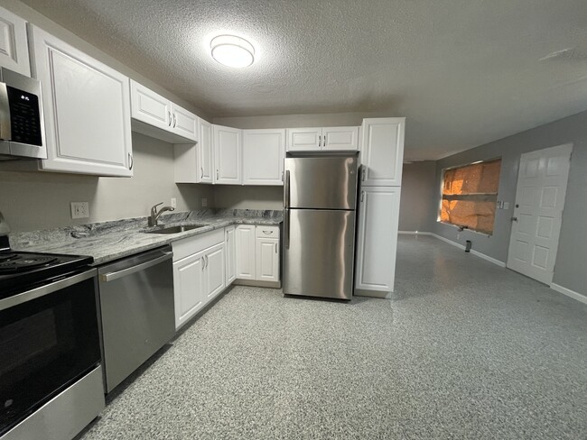 Kitchen with new appliances - 516 Shady Pl