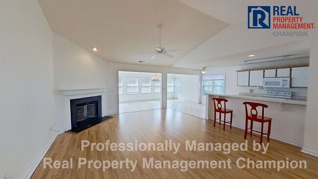 Primary Photo - Spacious 3 BD/3 BA Home with Open Floorpla...