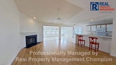 Building Photo - Spacious 3 BD/3 BA Home with Open Floorpla...