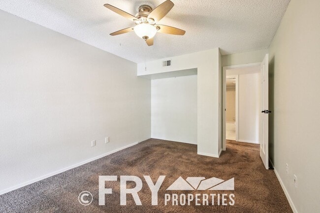 Building Photo - Great Condo In Windsor Community