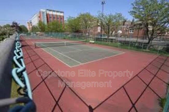 Building Photo - Society Hill Triple - Master Suite