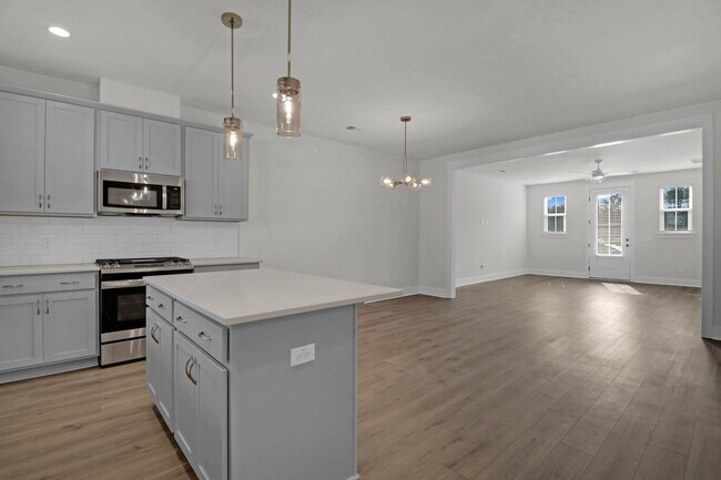 Building Photo - Luxury Townhome in Midtown Nexton