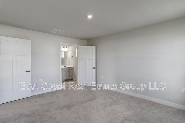 Building Photo - 632 Perspective Pl