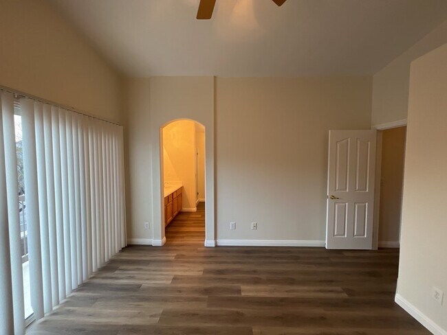 Building Photo - SPACIOUS 3-BEDROOM 2 1/2 BATH TOWNHOME IN GATED COMMUNITY