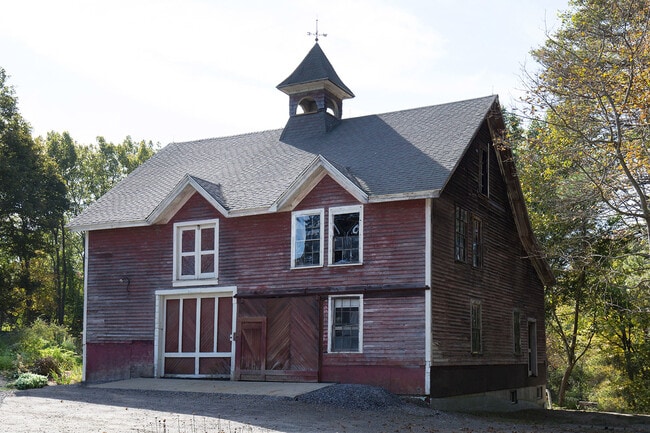 Building Photo - 352 Thoreau St