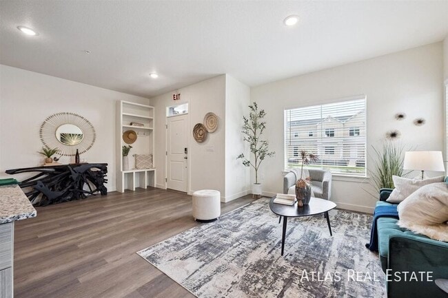 Building Photo - 617 Leland Aly