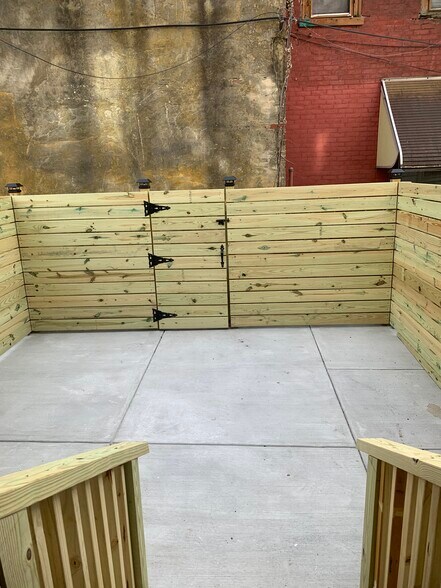 Large back yard. - 2532 W Montgomery Ave