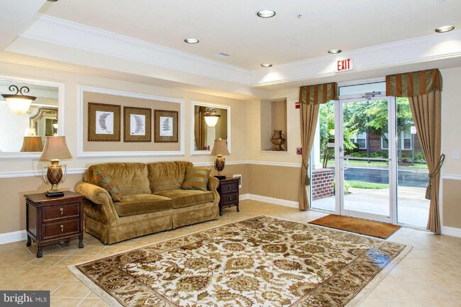 Building Photo - 5801 Clipper Ln