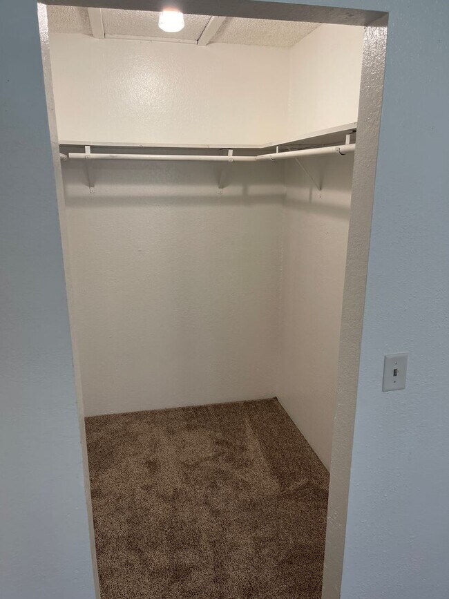 Building Photo - Live Amongst the Pines in Magalia