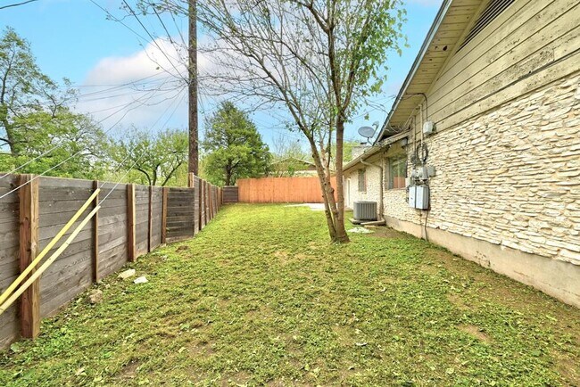 Building Photo - 5412 Manor Rd