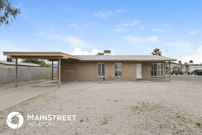 Building Photo - 1227 E Wayland Dr