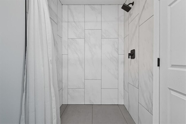 Building Photo - 96 Collins Rd