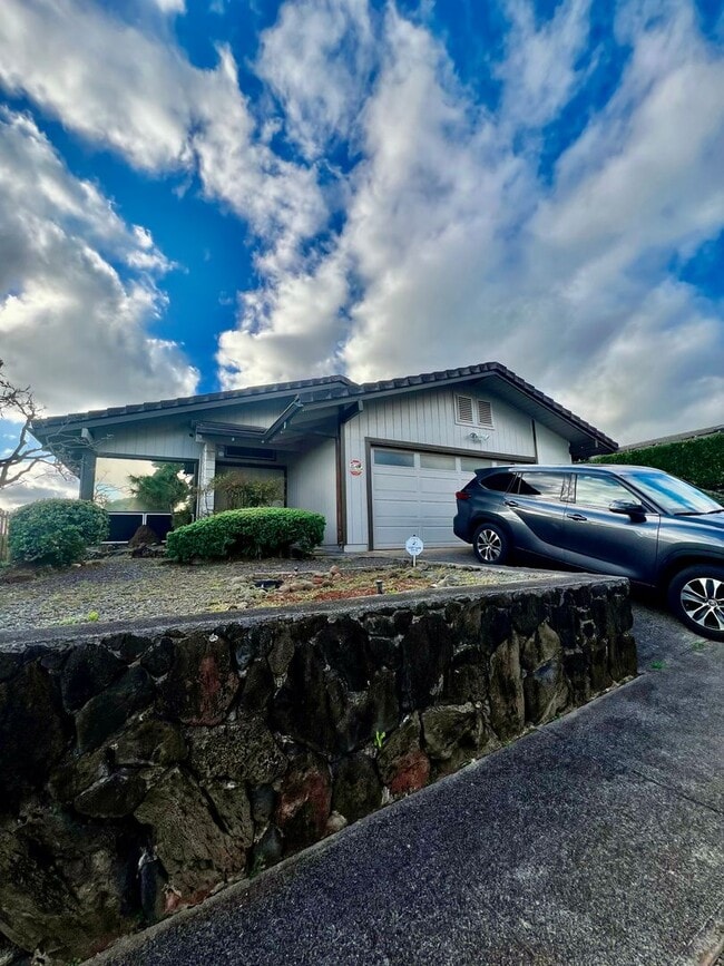 Building Photo - Spacious & Desirable 4/2/2 Single Family H...