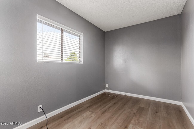 Building Photo - 286 W Palomino Dr