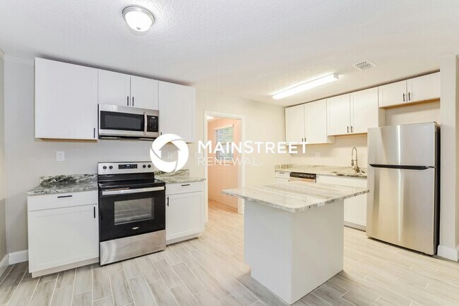 Building Photo - 4 Bedroom Pet-Friendly Home in ORLANDO, FL with Main Street Renewal