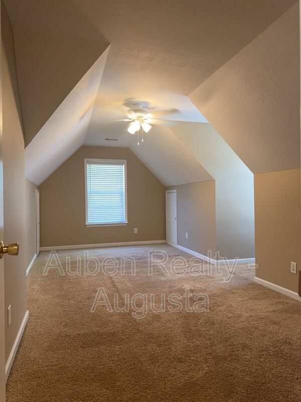 Building Photo - 901 McMillan Cir