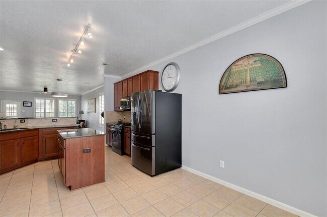 Building Photo - 21731 Sierra Long Dr