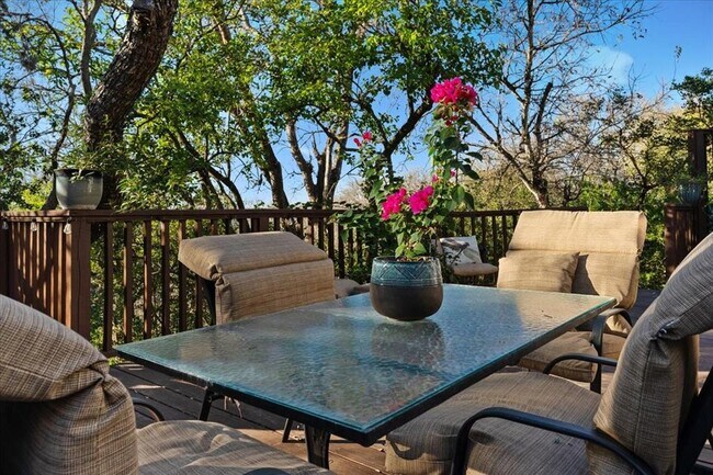 Building Photo - 737 Summerwood Dr