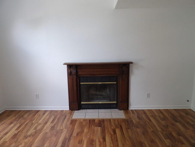 Building Photo - 1217 Colorado Rd