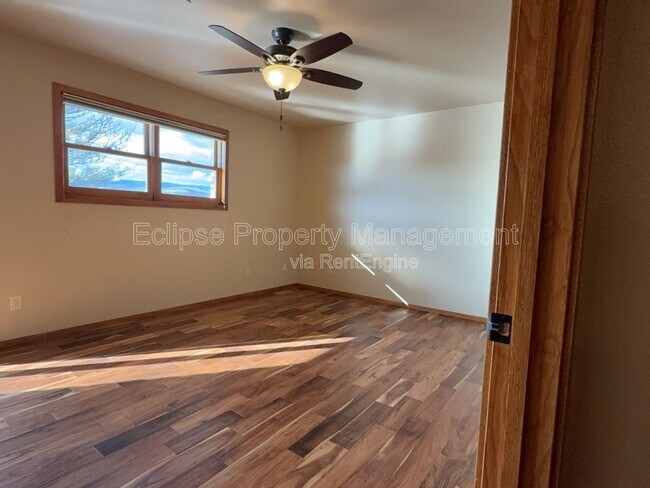 Building Photo - 2737 Sierra Vista Dr