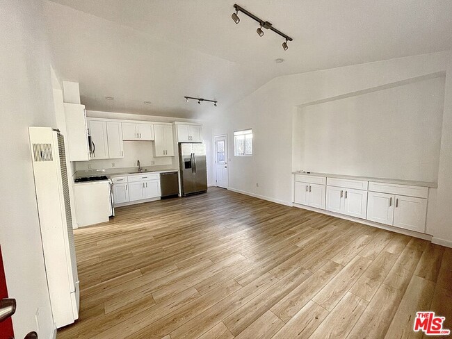 Building Photo - 129 Clubhouse Ave