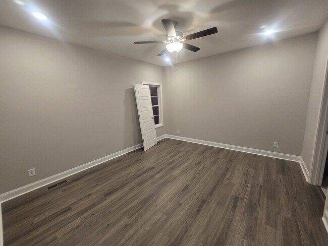 Building Photo - 1 Month Free Rent! Jasper New Construction...